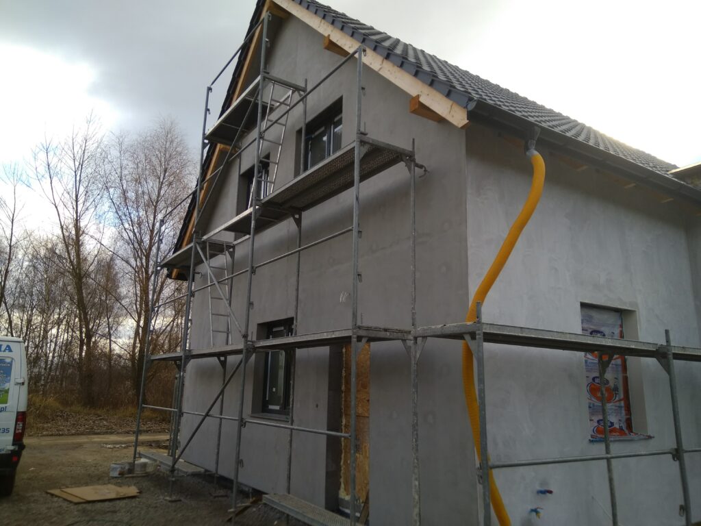 ściana ocieplona i zagruntowana