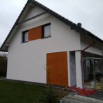 gotowa ściana z tynkiem baranek i deską